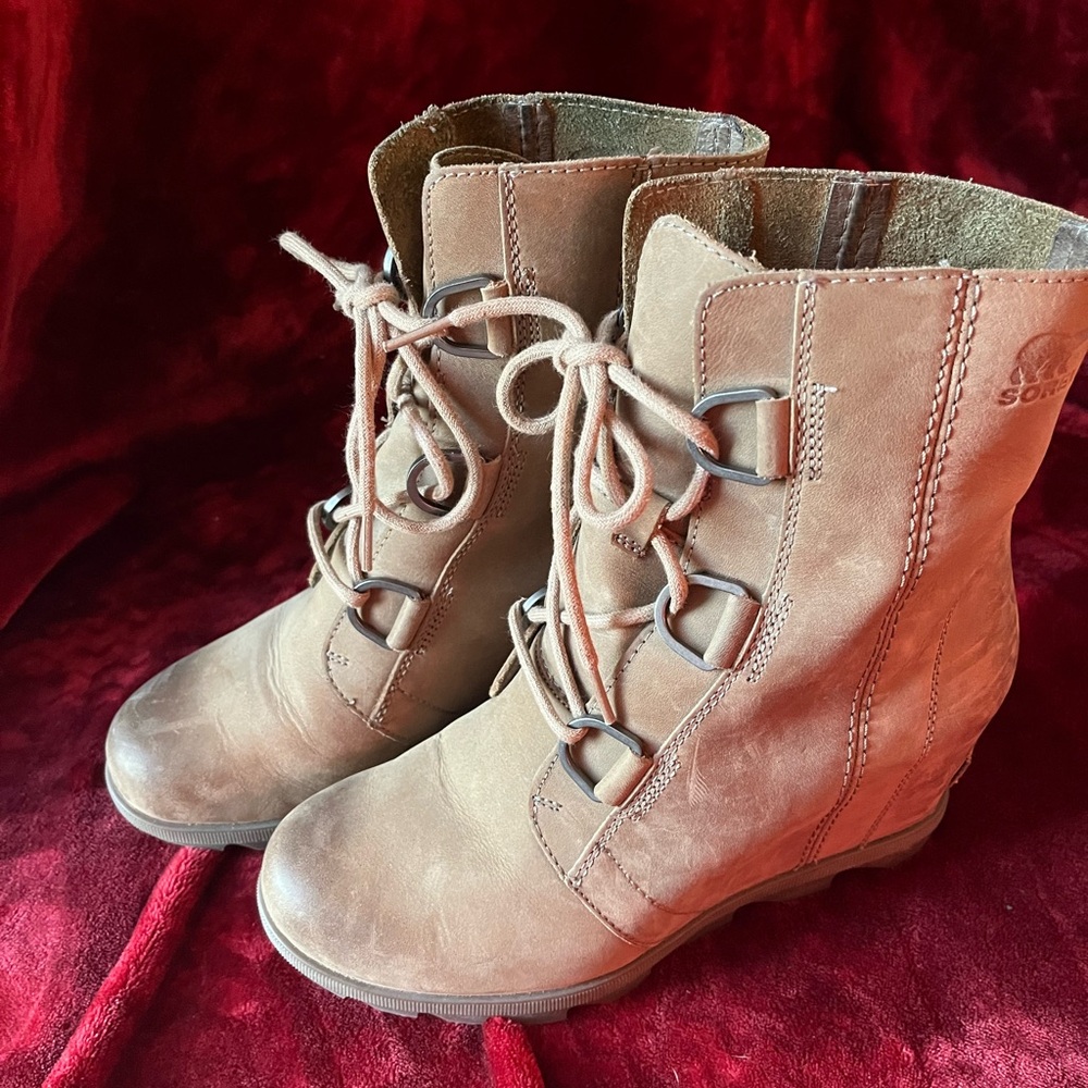 Sorel Joan of Arctic tan wedge boots gently worn